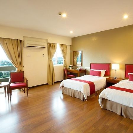 Alora Hotel Penang PENANG מראה חיצוני תמונה