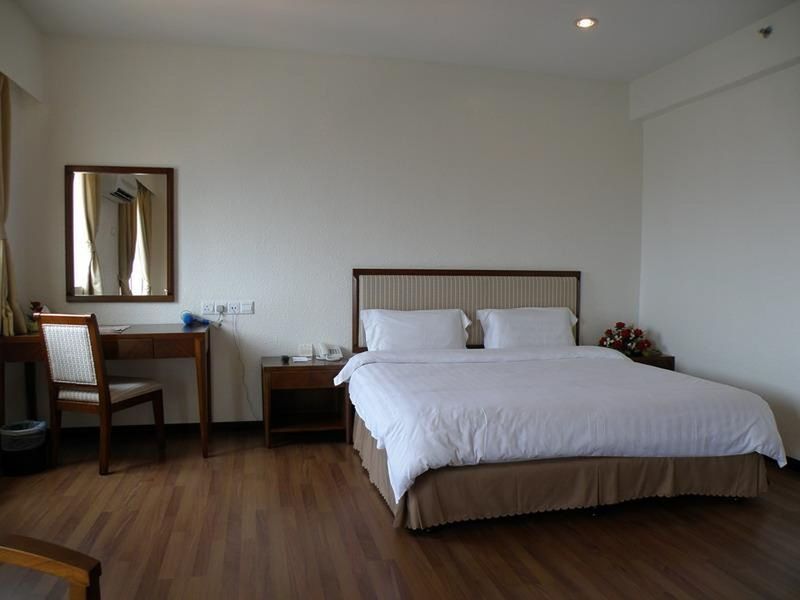 Alora Hotel Penang PENANG מראה חיצוני תמונה